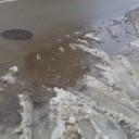 雪解けで水溜り